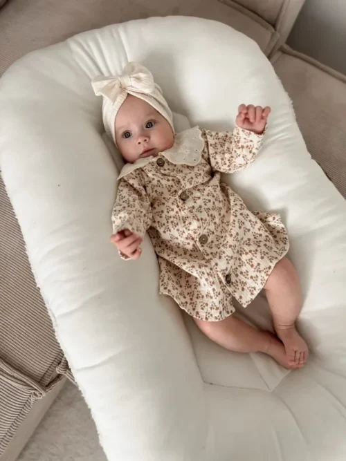 Sukienka „Małe kwiaty” – dziewczęca elegancja i komfort