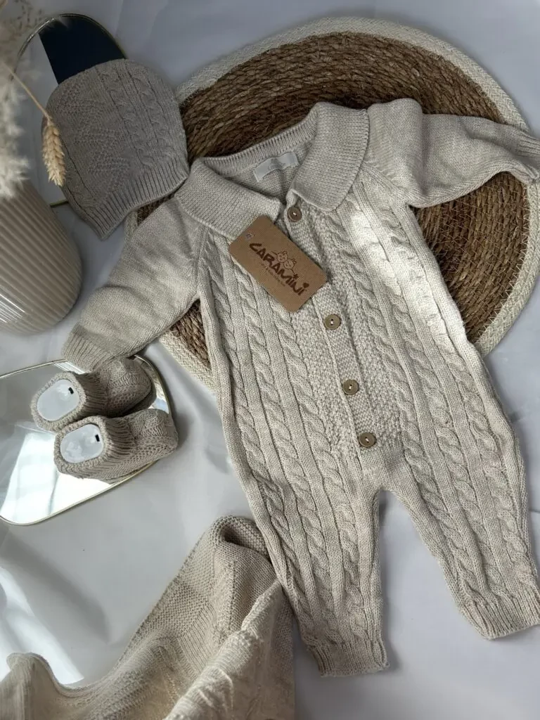 Zestaw 4 w 1 buciki , pajacyk , kocyk oraz czapeczkę dla dziecka