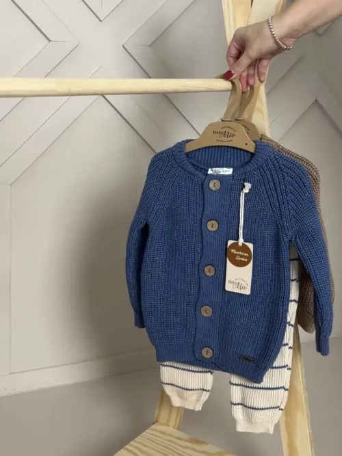 Zestaw sweter ( różne kolory)na guzikach + spodnie w paski – zestaw dziecięcy