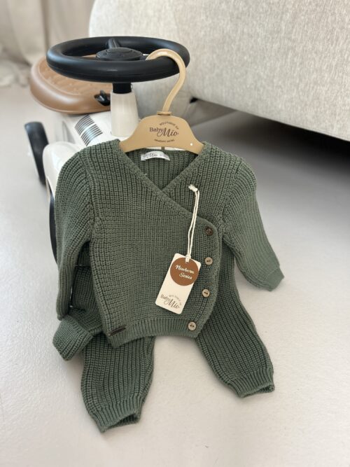 Zestaw na guzikach + czapka