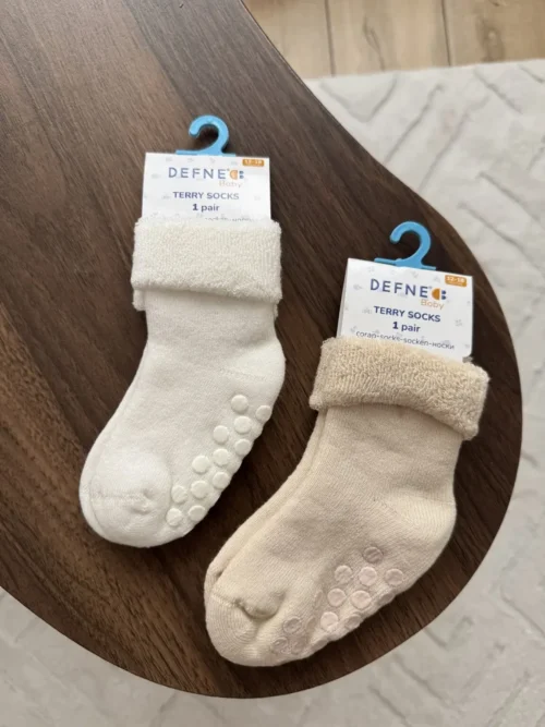 Skarpetki niemowlęce antypoślizgowe z bawełny – ciepłe, miękkie, bezuciskowe