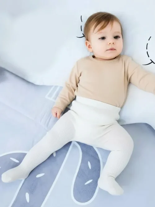 Białe/czarne gładkie rajstopy dla dzieci – miękkie i ciepłe