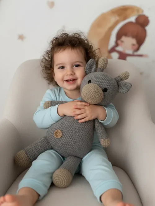 Zabawka dziecięca. Szydełkowany jęlonek